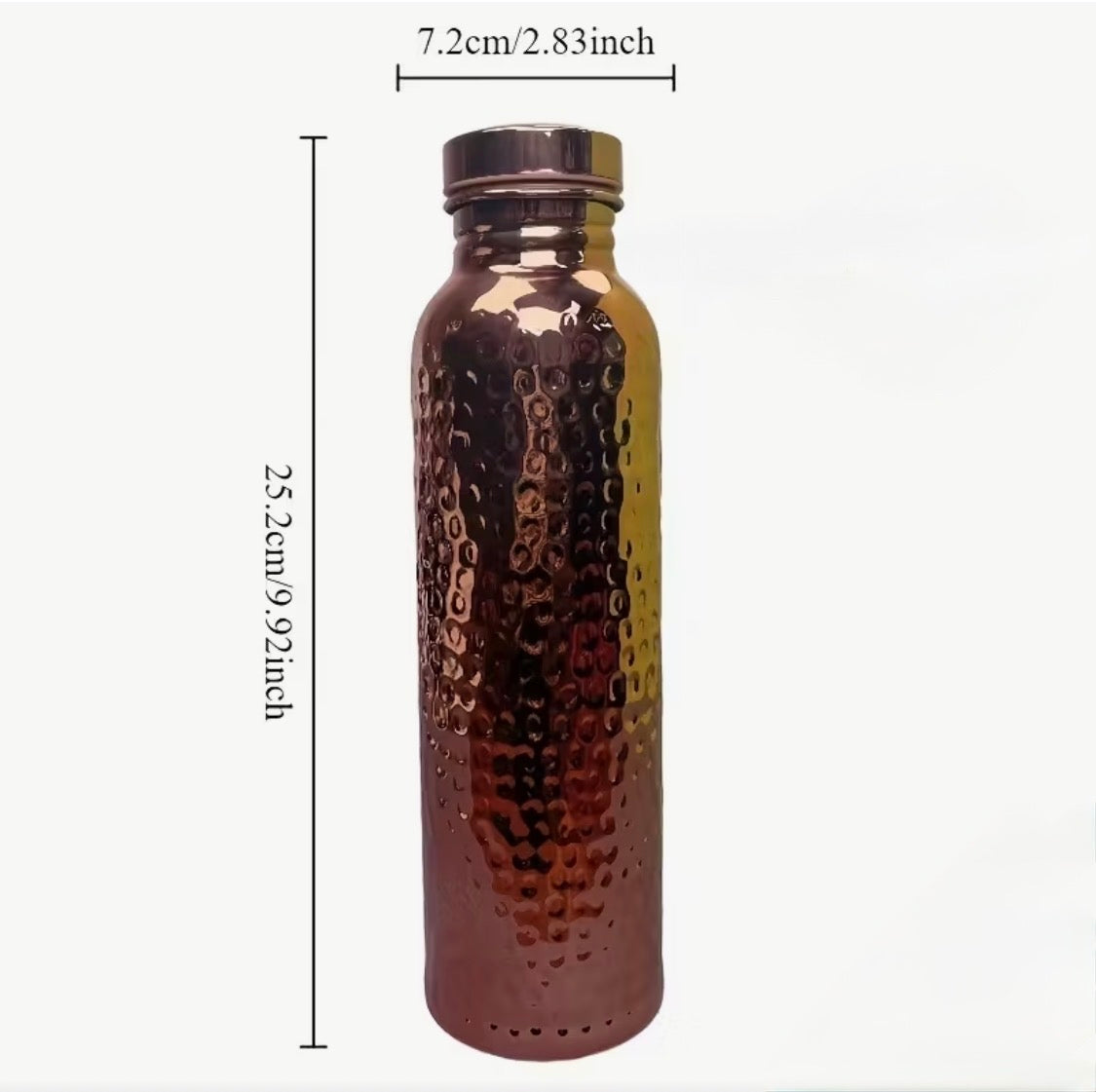 Bouteille en cuivre martelé MoonRose 800ml, élégante pour le bien-être quotidien, avec finition texturée et design raffiné.