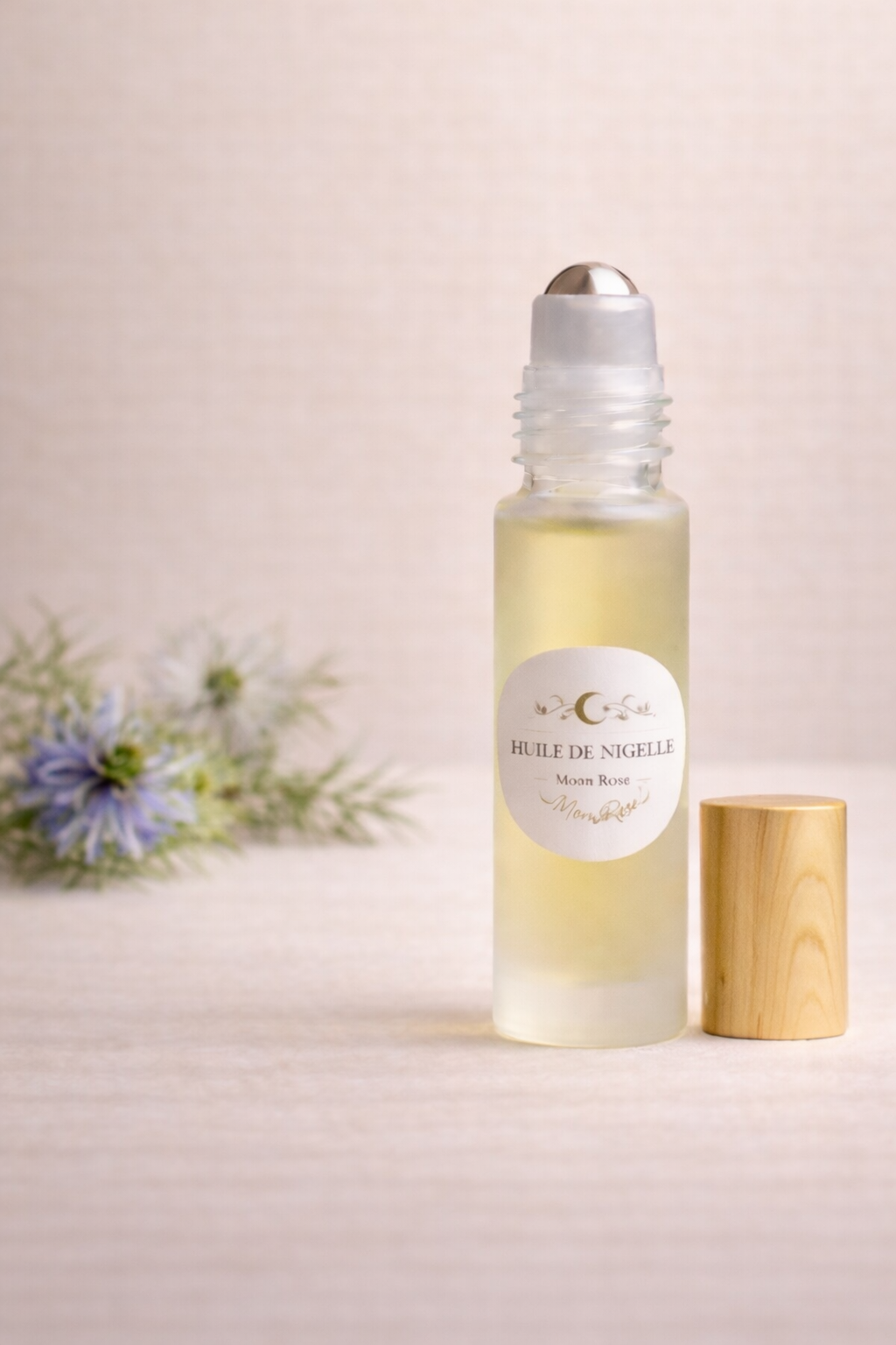 Roll-on huile de nigelle pour le visage de MoonRose, flacon de 10ml avec bille en métal pour application facile